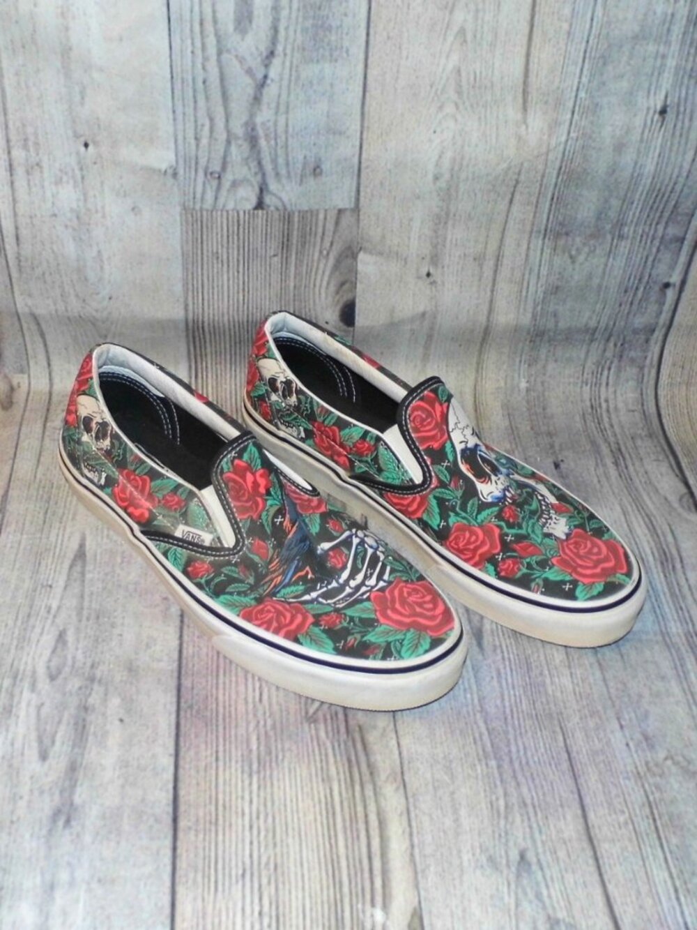 VANS Slip On Rose/Skull Sneakers Mens Size 9.5/Womens Size 11